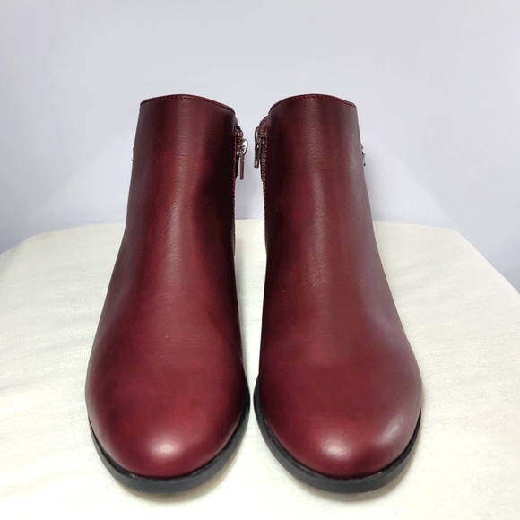 St John's Bay Women's Size 11M Wine colored ankle boots. - Picture 3 of 9